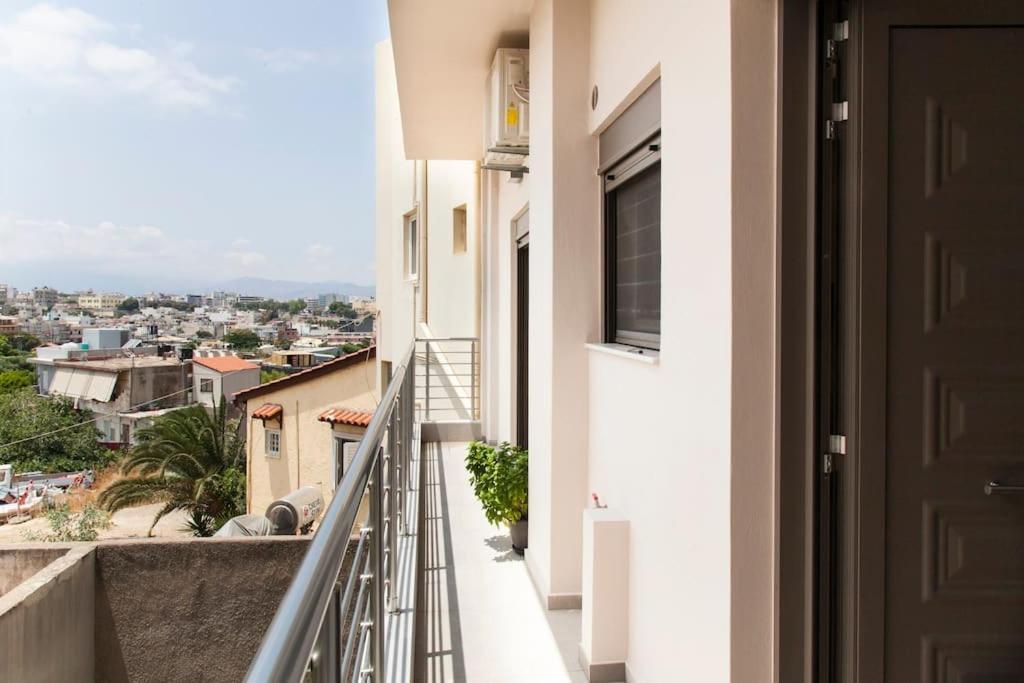 Ferienwohnung Minimal Loft Art With Sea View Over Heraklion Harbour Exterior foto