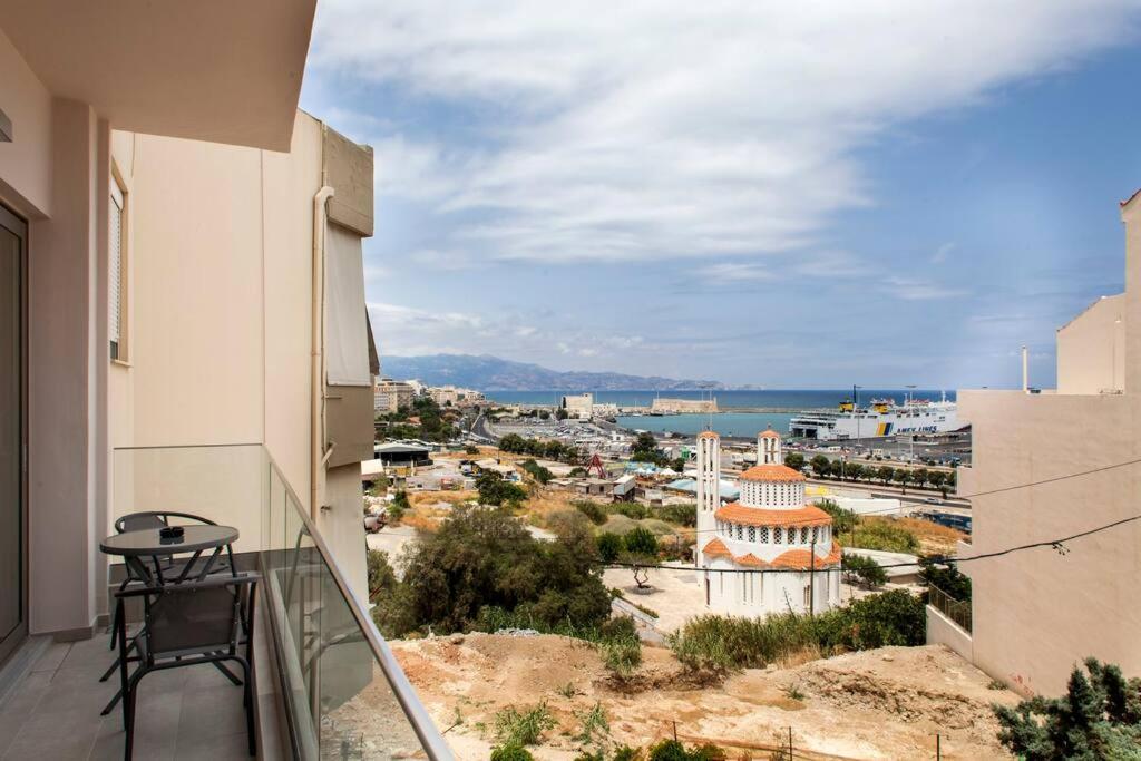 Ferienwohnung Minimal Loft Art With Sea View Over Heraklion Harbour Exterior foto